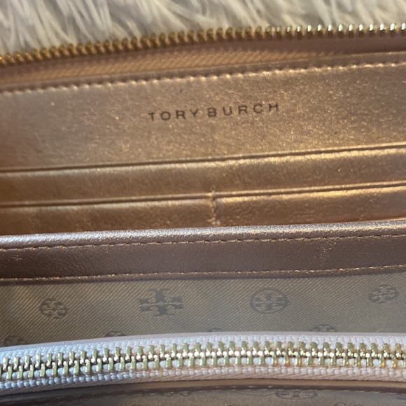 NWOT Tory Burch wallet - Picture 10 of 17